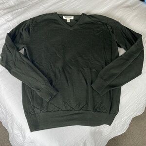 Men’s forest green merino wool V neck sweater. Good threads